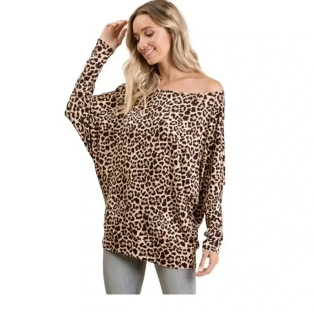 Divinely Comfortable Leopard Print Knit‎ Shirt M